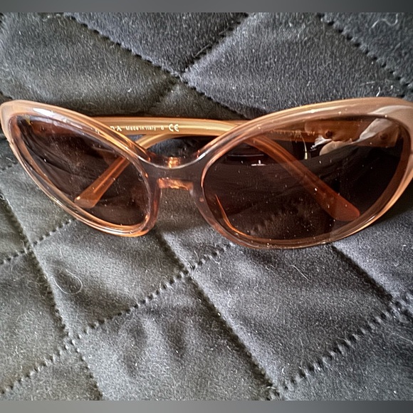Designer sunglasses - Picture 1 of 3